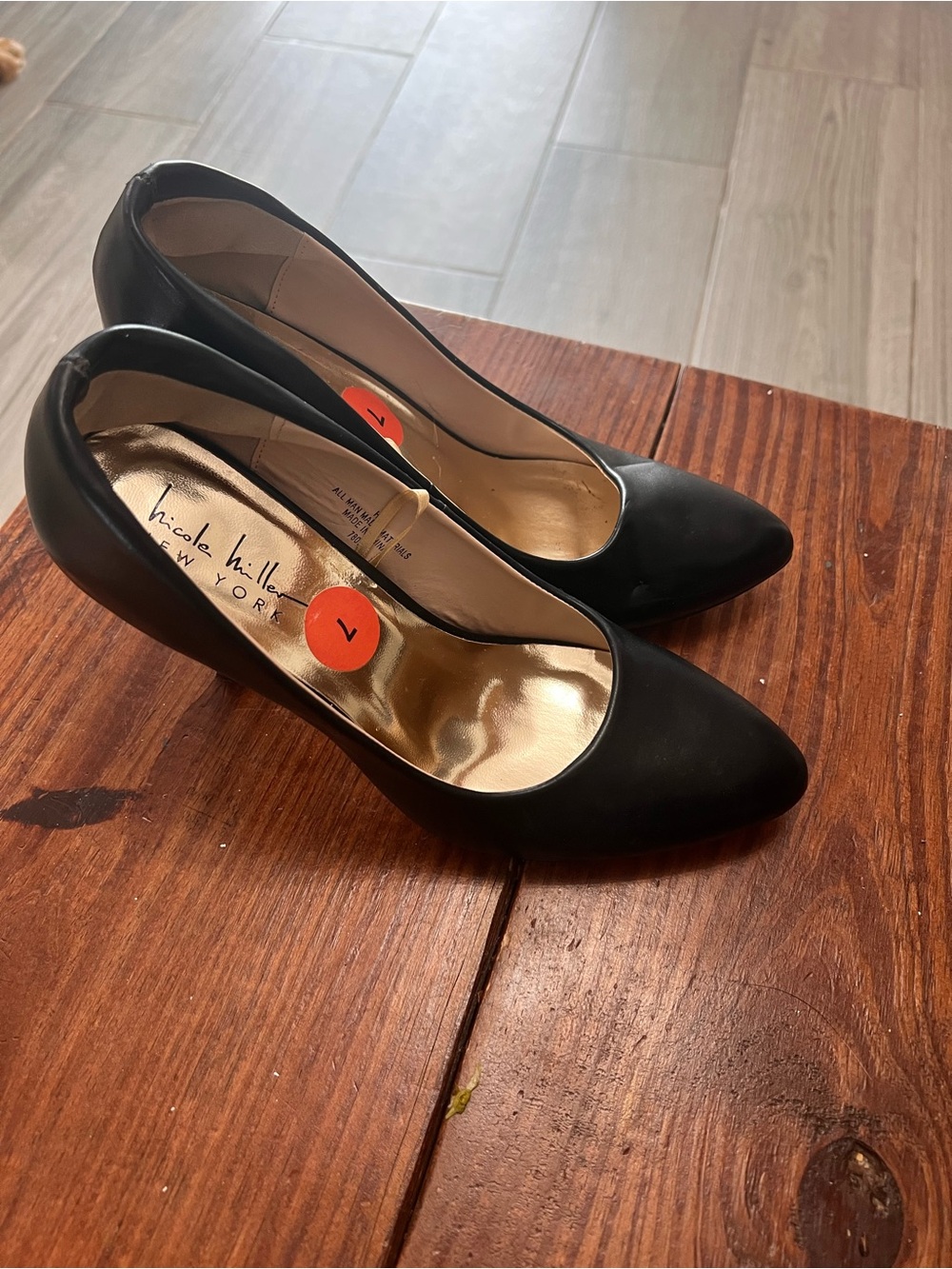 Classic Black Pointed-Toe Pumps Nicole Miller New York